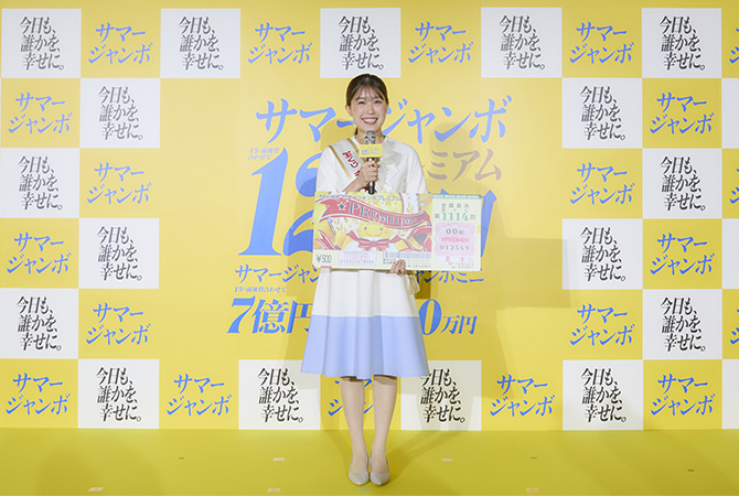 暑さに負けずに宝くじをPR！